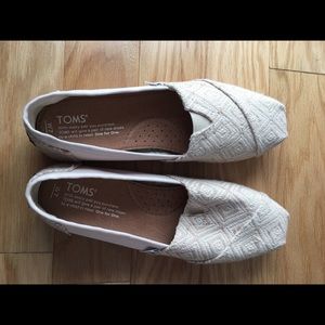 Toms size 7